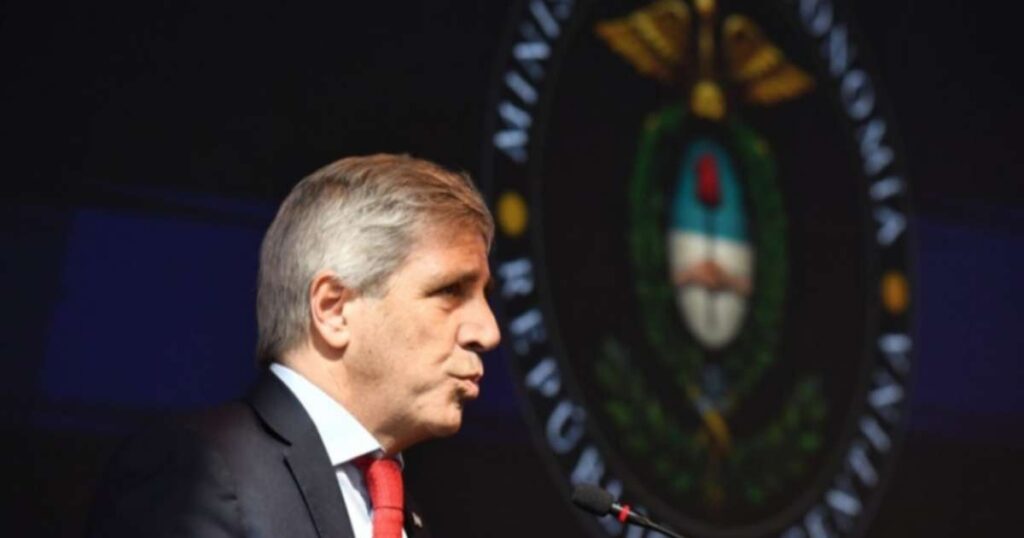 Barrionuevo lidera un frente de 50 gremios que irá a la Justicia contra Caputo por $688.000 millones