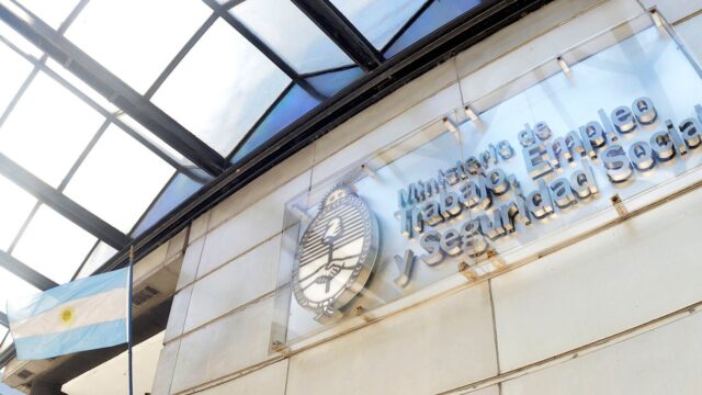 Metalúrgicos cobran en octubre $30.000 de gratificación y la última cuota de $70.000