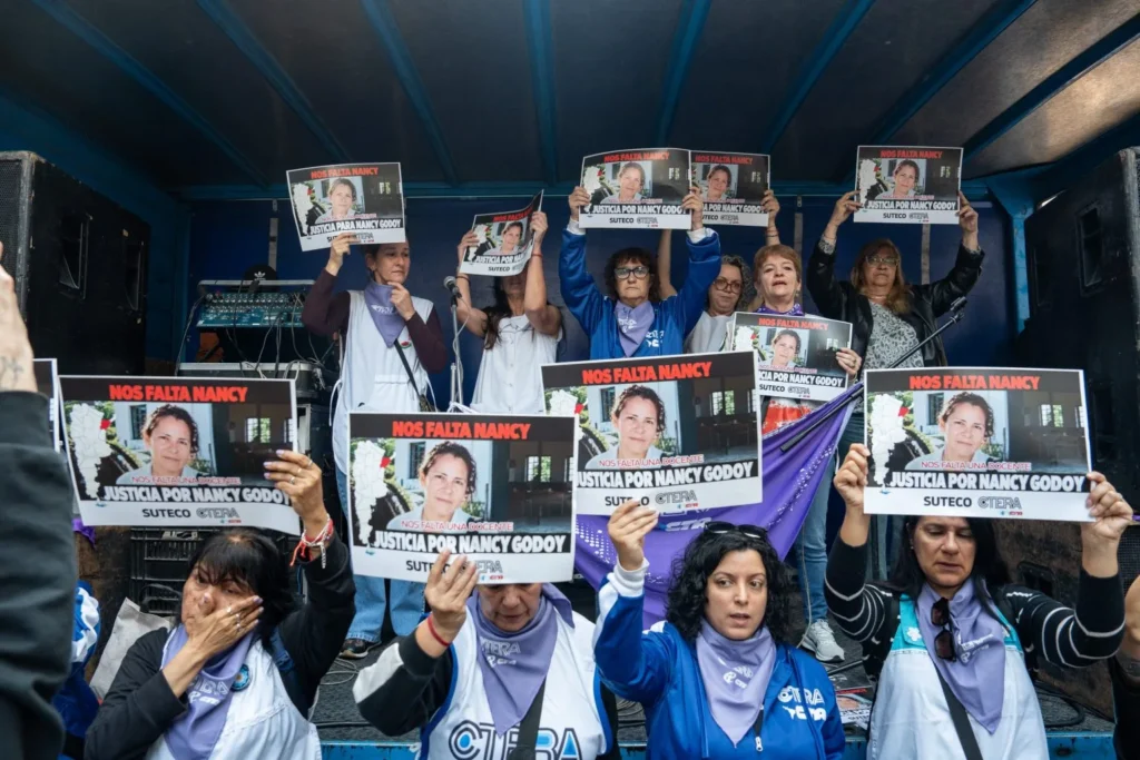 La CTERA paró en todo el país y marchó por el crimen de la maestra rural Nancy Godoy