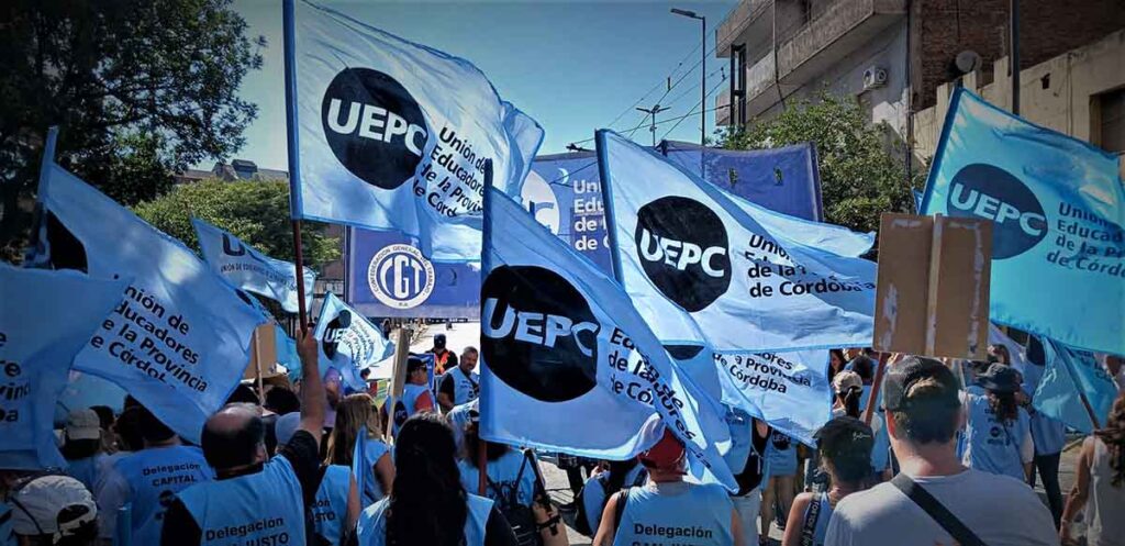 La UEPC exige reabrir la paritaria en Córdoba y Llaryora enfrenta presión por un posible fin de año con paros